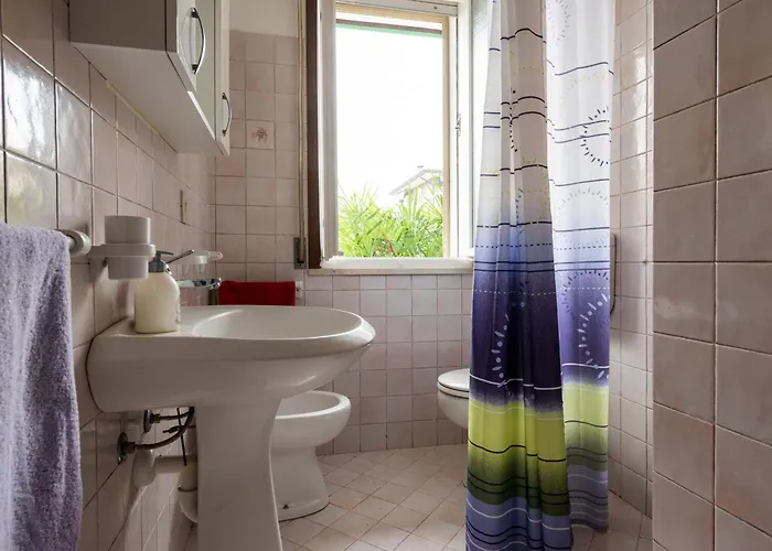 Luminous With Garden Apartment
